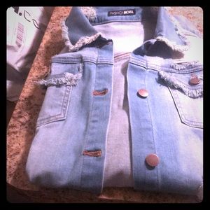 Long oversized denim jacket.